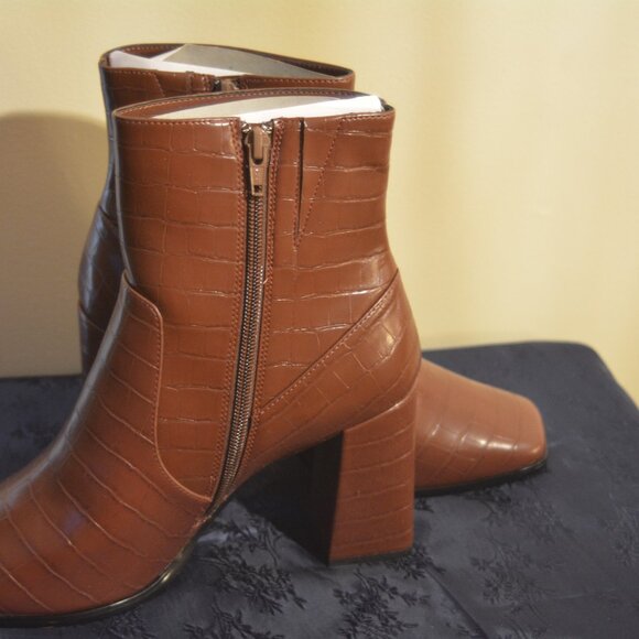 ✨ LISA VICKY Brown Croc Print Ankle Boots SZ 10M | NWT | Chic Block Heel - Picture 5 of 7
